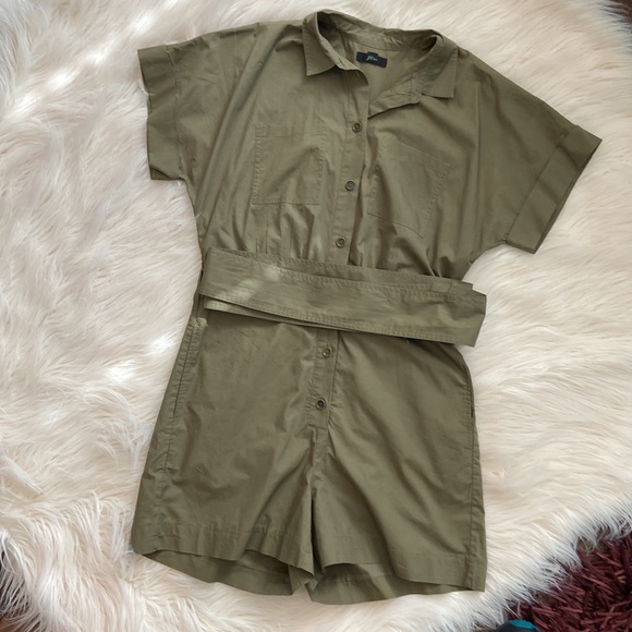 J.CREW SOLID OLIVE GREEN BUTTON-ON ROMPER SIZE 4 - Picture 7 of 9